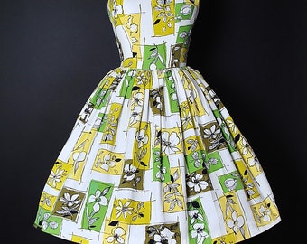 Vintage 1950s Framed Floral Block Print Dress  1950s Cotton Pique Sundress Yellow Green Full Swing Skirt Spring Summer Garden Party Pinup XS