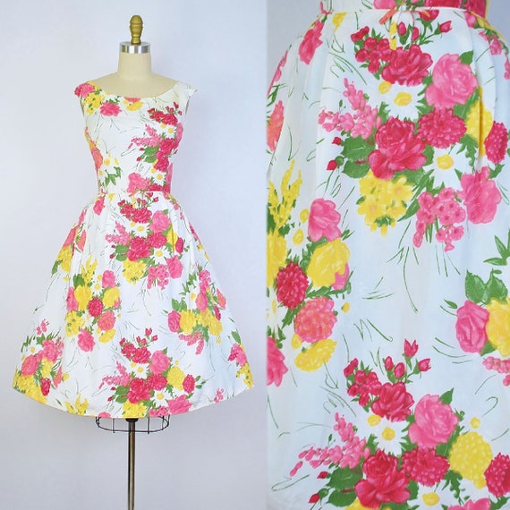 Vintage 1950s Floral Spring Bouquet Dress / 50s P… - image 1