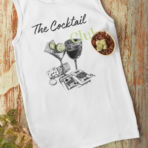 Cocktail Club Racerback Tanktop, süßes Sommerparty Top, Geschenk für Cocktail-Liebhaber, Urlaubs Vibes Shirt, Strand Cover-Up, Brunch mit Freunden
