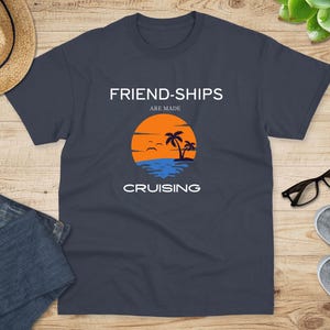 Lustiges Kreuzfahrtschiff T-Shirt: Friend Ships - Gruppenreise Humor