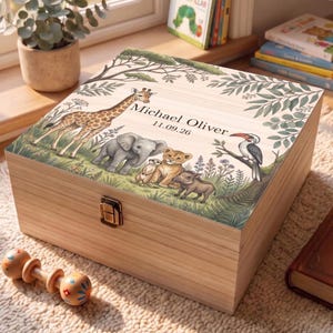 Personlig träminneslåda, barnrumsminneslåda, personlig babypresent, träminneslåda för safaridjur, doppresent