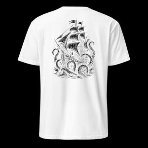 Pirate Ship Kraken Black Design T-Shirt – Nautical Monster Graphic Tee – Ocean Horror Shirt – Bold Sea Creature Design – Dark Streetwear