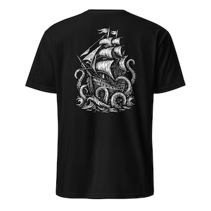 Pirate Ship Kraken White Design T-Shirt – Nautical Monster Graphic Tee – Ocean Horror Shirt – Bold Sea Creature Design – Dark Streetwear