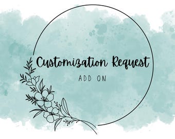 Op de afbeelding: Een turquoise aquarel achtergrond met een zwarte cirkelvormige lijst. De woorden "Customization Request" zijn geschreven in een scriptlettertype, met "ADD ON" eronder. Een bloemenillustratie siert de linker benedenhoek.
