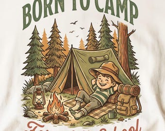 Nato per il campeggio, costretto a scuola PNG, campeggio retrò, download digitale, design per sublimazione avventura bambini, grafica divertente ragazzo all'aria aperta