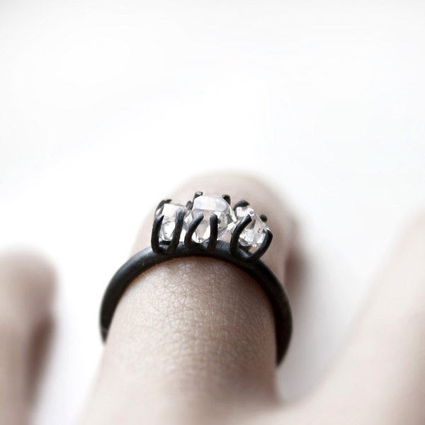 Drie Herkimer-diamantenring geoxideerd zilver