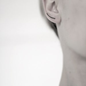 Line 03 Ear Climber Earring geoxideerd zilver