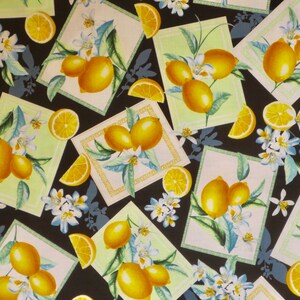 Stampa patchwork allegra con lancio di limoni su tessuto di puro cotone nero di Benartex, tagliato su misura
