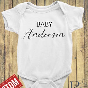Body de bebé personalizado, body con nombre personalizado, regalo para baby shower, mono con anuncio de bebé recién nacido, body con nombre familiar para recién nacido