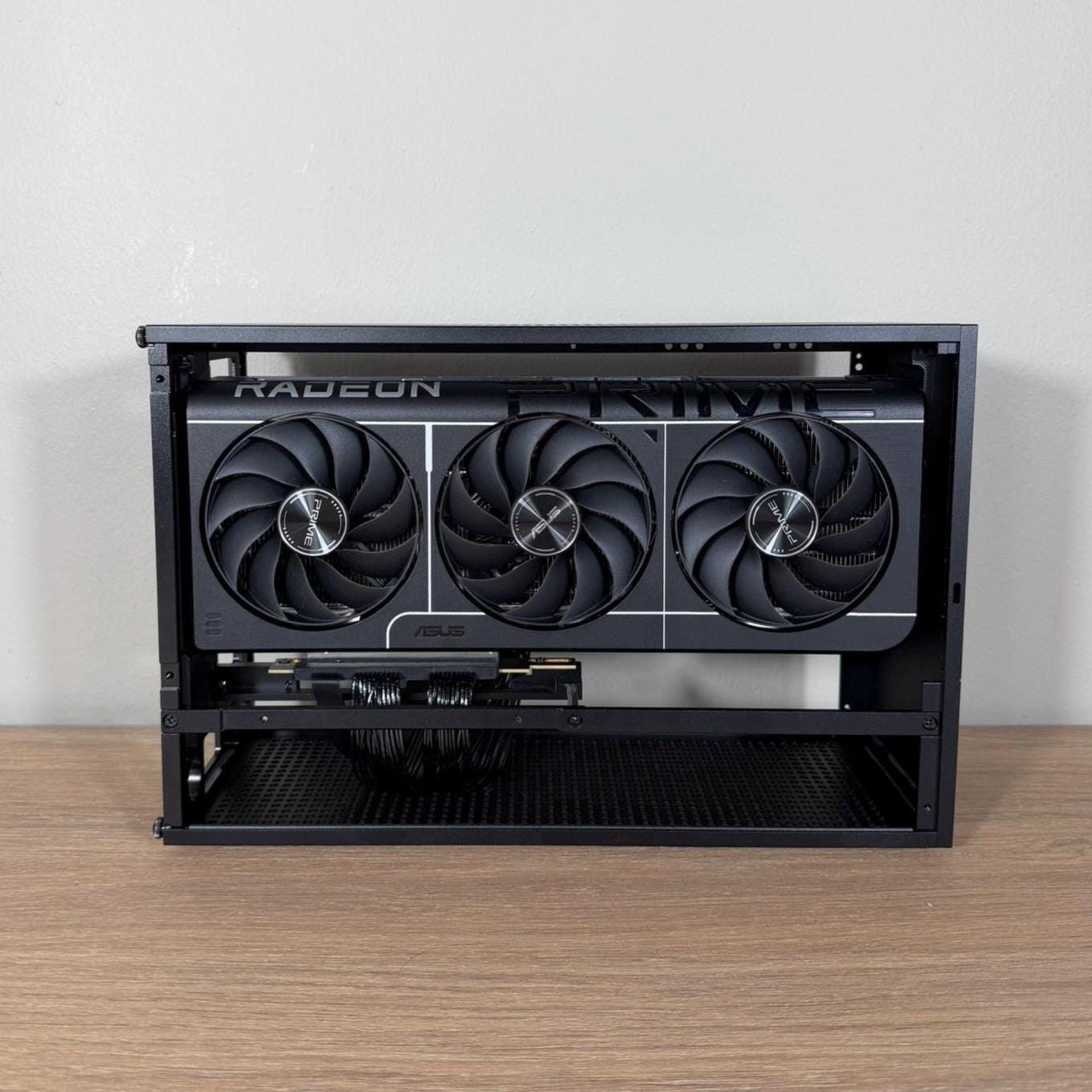 Asus Prime Radeon RX 9070 XT OC - Travel Kit Formd T1 2.1 - Ncase