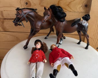 Colección de juguetes y accesorios de la figura del jinete campeón Marchon Grand Champion de los años 90.