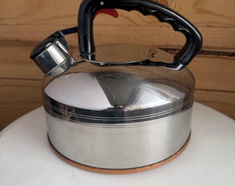 Tetera cantora vintage West Bend con base de cobre, 2.5 cuartos de galón, nueva, cromada, estilo años 50.