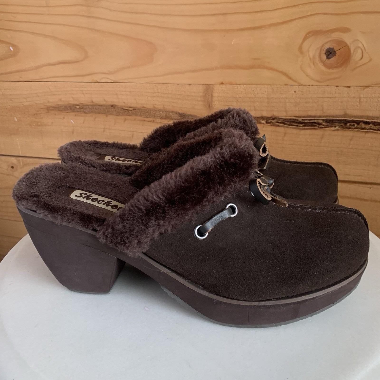 Zuecos Skechers Fuzzy Mules 9 Bow con plataforma marrón chocolate, estilo años 2000, sin cordones