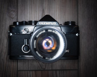 Cámara de película de 35 mm Olympus OM-1 de cuerpo negro de 1972