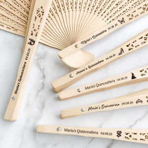 Quinceañera Hand Fan, Mis Quince Años Fans, Mis Quince Favors, Bulk Quinceañera Gift for Guests, Personalized Wood Fan for Sweet 16 Sweet 15