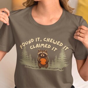 Funny Racoon Disc Golf Humor T-Shirt Disc Golf Gift for Men and Women, Cute Forest Critter Graphic Tee Lost and Found Disc Unisex Golfer Tee