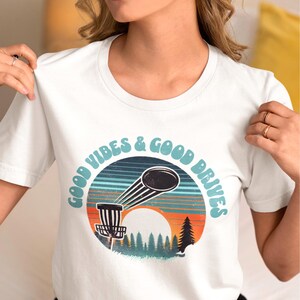 Retro Vintage Disc Golf Sunset Graphic Tee, Unisex Soft Cotton Jersey Frisbee Golf Shirt for Him and Her, Gift for Disc Golf Dad Mom