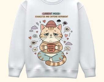 PNG de gato cansado y divertido, diseño de camiseta de gato introvertido, gráfico de gato con café adorable, PNG de estado de ánimo con el que te puedes identificar, diseño de camiseta de sublimación, uso comercial