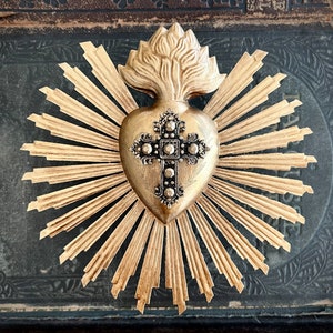 Heiligstes Herz, Milagro Herz, große Goldherz Sunburst Flame mit schwarz-goldenem Kreuz, katholische Kunst, Wandbehang