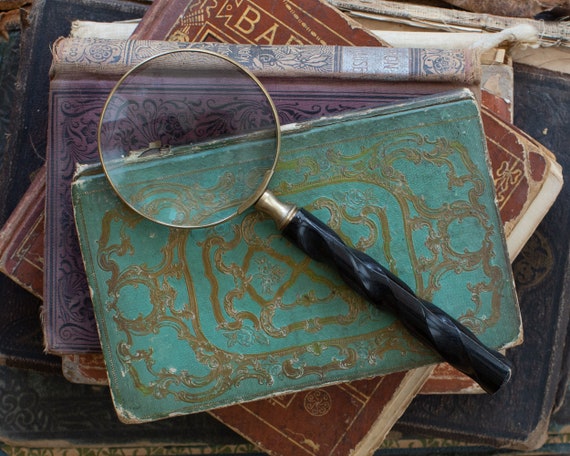 Magnifying Glass, Vintage style with black handle, 8"
