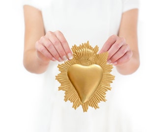 Hängendes Heiliges Herz, Exvoto Flammenherz, Goldherz flach, katholisches Herz, Altarherz, vergoldetes Gold