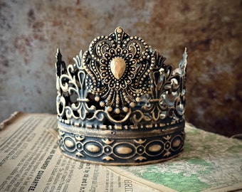 Crown Cake Topper, gold crown for wedding cake topper. Mini Crown, Party Decor, Dessert Table, Quinceañera Cake. Alice.