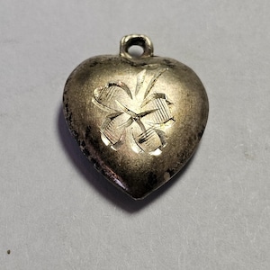 Vintage 1940s Sterling Silver Puffy Heart Charm Engraved &#39;Mildred&#39;