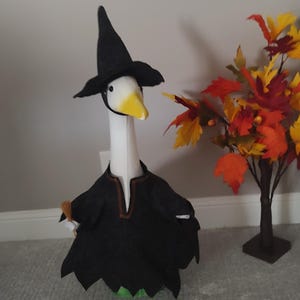 Felt Witch Goose Outfit: Halloween Lawn Decor - Fits 23&quot;-25&quot; Goose