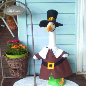 Pilgrim Goose Outfit: Brown Felt Costume for 23-25&quot; Lawn Goose