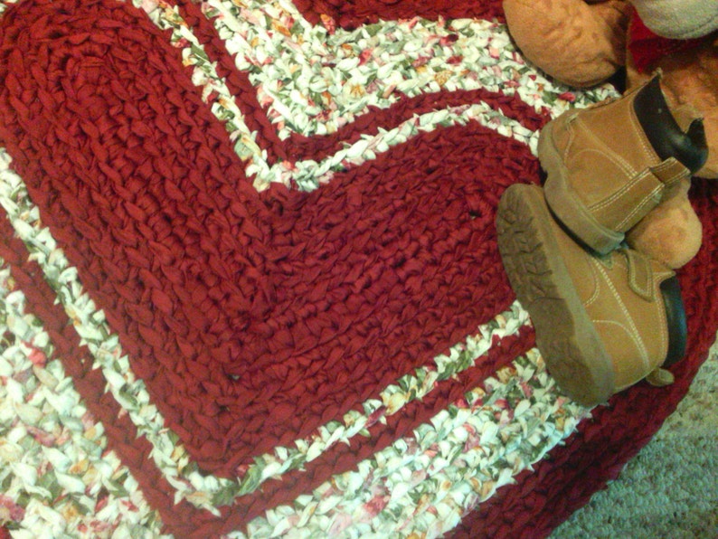 Crocheted Heart Rag Rug-32 x 28repurposed linens-Colonial Rag Rug-Kitchen Rug-Primitive Rag Rug-Washable and Dryable-Recycled Linens image 2