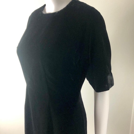 Classic 1960s Black Velvet Party Dress - image 4