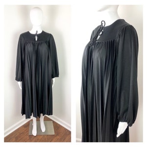 Vintage 1970s Witchy  Black Accordion Pleat Dress - Curvy
