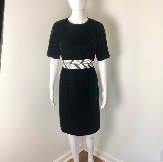 Classic 1960s Black Velvet Party Dress - image 2