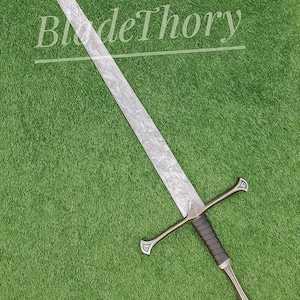 Hand-Forged Damascus Steel Longsword – Medieval Fantasy Replica | BladesTheory