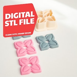 Op de afbeelding: Digitale STL-bestand voor polymeerklei-uitstekers. De afbeelding toont bloemvormige uitstekers in roze, blauw en crème. Tekst op de afbeelding luidt "DIGITAL STL FILE" en "CLEAN CUTS | SHARP EDGES".
