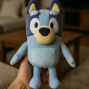 Chilli-Plüschtier – weicher 28 cm großer Hundecharakter von Bluey | Süßes Geschenk für Kinder & Fans | Sammler-Stofftier