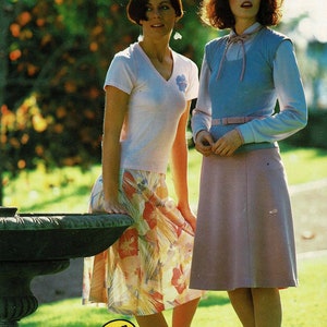 May include: Two women wearing skirts and tops. The woman on the left is wearing a white top with a floral skirt and the woman on the right is wearing a blue top with a pink skirt. The text "Pattern 2000: Ladies gored skirt and action knit top. Sizes 6 to 22." is at the top of the image. The text "I can sew that!" is in a speech bubble in the lower left corner of the image. The text "Knitwit" is in the lower right corner of the image.