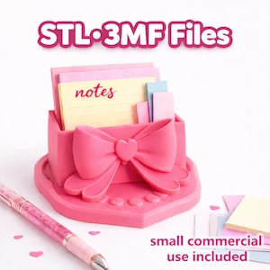 Könnte beinhalten: Ein rosa Schreibtisch-Organizer mit Schleifendesign, der bunte Haftnotizen enthält. Ein rosa Stift mit Glitzerakzenten und der Text "STL 3MF Files" sind ebenfalls sichtbar. Der Text "small commercial use included" ist ebenfalls vorhanden.