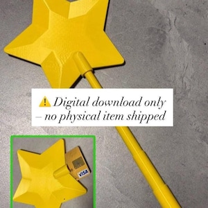 Puede incluir: Una varita mágica amarilla en forma de estrella con un mango. La varita tiene una ranura para insertar una tarjeta de crédito. El texto de la imagen dice: "Solo descarga digital - no se envía ningún artículo físico."