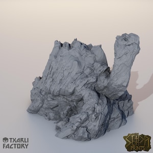 Könnte beinhalten: Eine graue, strukturierte Felsformation in Schildkrötenform. Die Skulptur hat eine raue, unebene Oberfläche mit scharfen Kanten und einem markanten Kopf und Hals. Der Sockel ist breit und unregelmäßig, und das Gesamtdesign ist detailliert und realistisch.