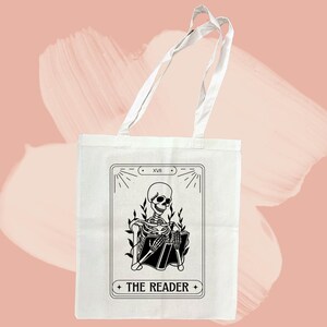 Tote Bag The Reader Tarot Card – Esthetische katoenen tas – Cadeau voor haar en hem – Cadeau voor boekenliefhebbers – Skull Dark Vibes