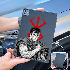 Skal med mörk svärdsman till iPad Pro 12.9, skal med iPad Air 5/6, skal med manga och krigare till iPad 10.9, skal med anime och Black Blade till iPad 11, skal med iPad 10.2 och iPad Air 13.