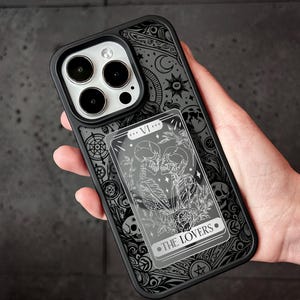 The Lovers Tarot iPhone Hülle, Gothic MagSafe Handyhülle für iPhone 17 16 15 Pro Max, Okkultes Skelett Design Samsung S24 FE S25 Ultra Pixel