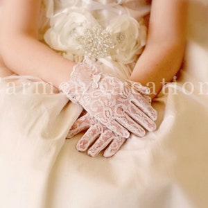 First Communion Lace Gloves, Flower Girl, Tea Party, Kids Gloves, Children's Lace Gloves for Wedding, Easter and Dance Recitals