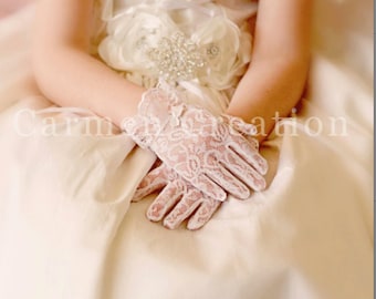 First Communion Lace Gloves, Flower Girl, Tea Party, Kids Gloves, Children's Lace Gloves for Wedding, Easter and Dance Recitals