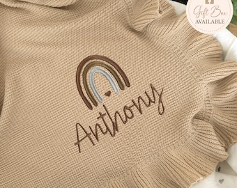 Personalisierte Strick Babydecke Mit Namen Und Regenbogen Bestickt Ist Ein Wunderbares Geschenk Zur Geburt