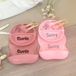 刻印入りシリコン製離乳食セット - 幼児用カスタムフィーディングプレート＆ビブ - ユニークなベビーシャワーギフト、ベビーシャワーギフト