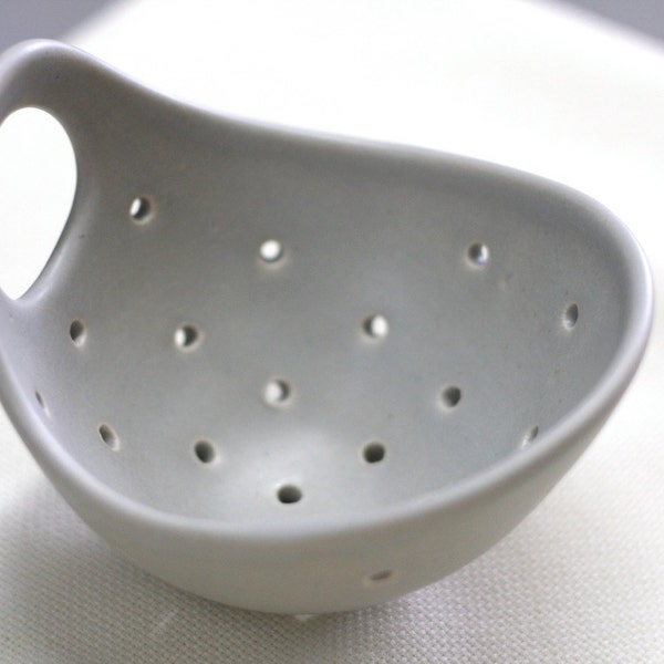 Pottery Berry Bowl with Handle - Small in Soft Gray - Ceramic Colander