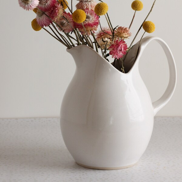 Elegant Pottery Pitcher in White - Swoop Rim