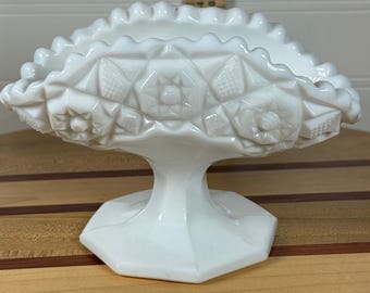 Vintage Schale aus weißem Milchglas mit Bananenboot-Motiv, Gänseblümchen-Knopfmuster, 20 cm (8 Zoll)